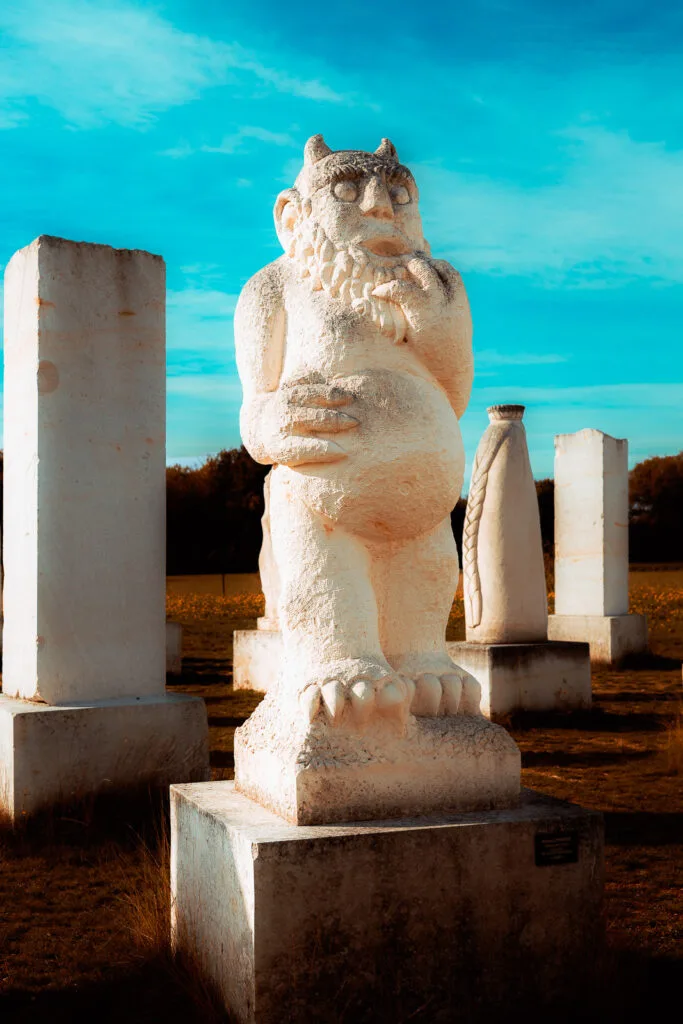 Le Troll, sculpture monumentale de la Galaxie des Pierres Levées à Port-d’Envaux